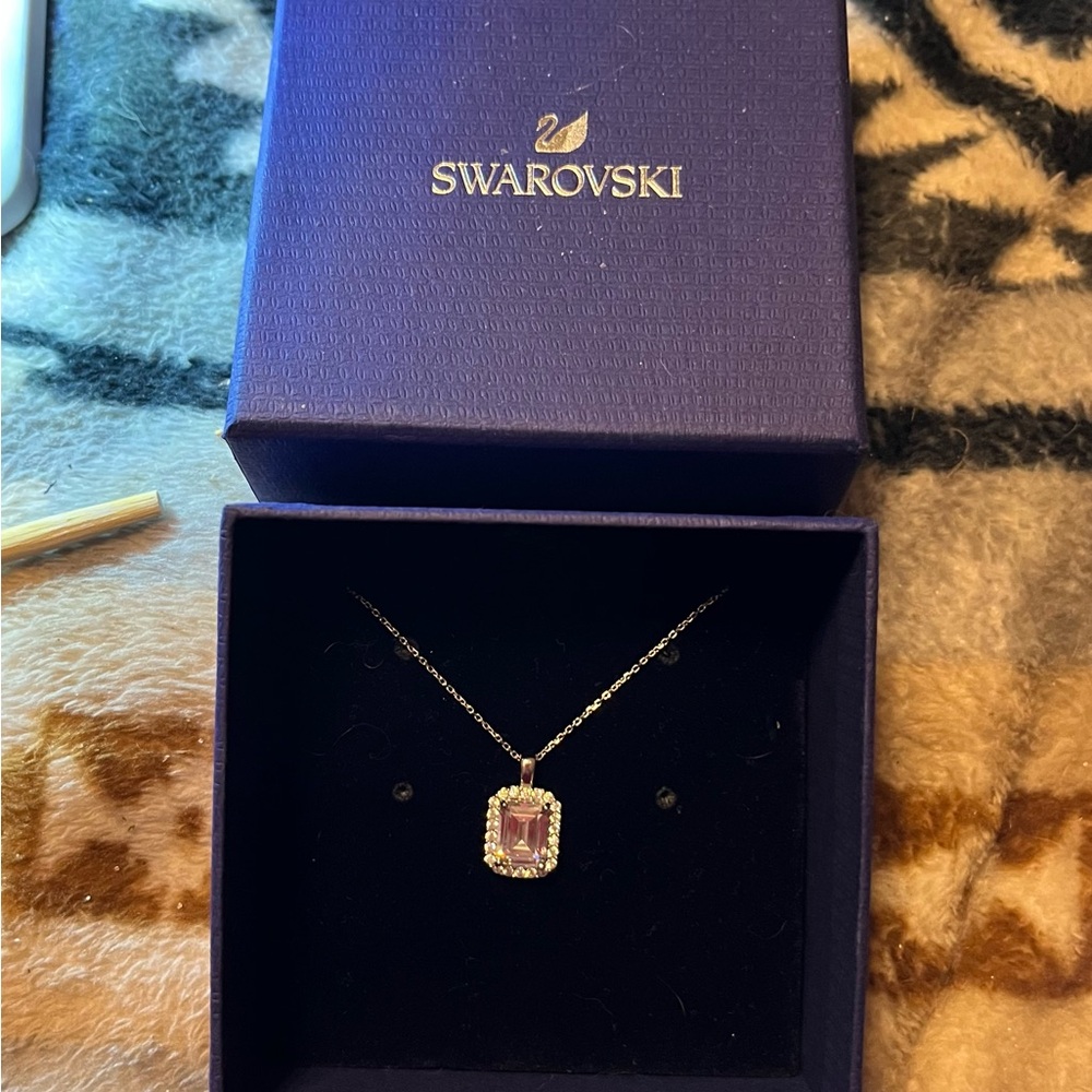 925 Sterling and Swarovski Crystals Halo Pendent and Chain 18”